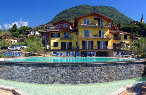 Vercana Apartamento | Collina Frantoio Holiday Apartment with Pool