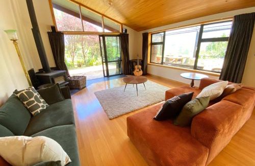 Collingwood Casa | Collingwood Escape - Spacious and Modern Getaway in Collingwood with a View