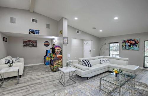 Garland Casa | Collins Family-Friendly Texas Home with Private Pool!