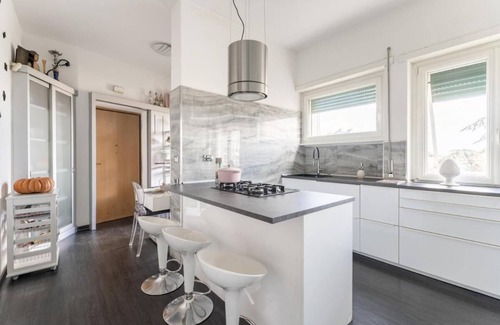 Quartiere XX Ardeatino Apartamento | Ático Colombo con Wi-Fi, Netflix y aire acondicionado