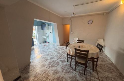 Reconquista Casa | Colon 533B