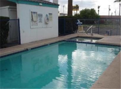 East Mesa Hotel | Colonade Motel Suites