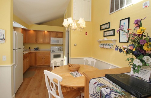 West Yarmouth Hotel | Colonial Acres Resort
