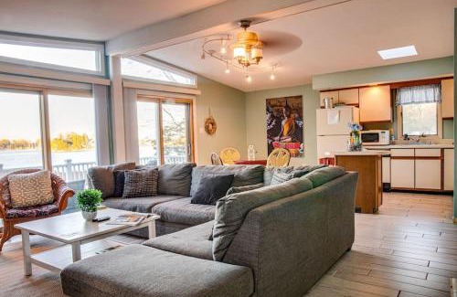 Colonial Beach Casa | Colonial Beach Bay house with views & canoe
