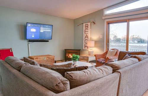Colonial Beach Casa | Colonial Beach Bay house with views & canoe