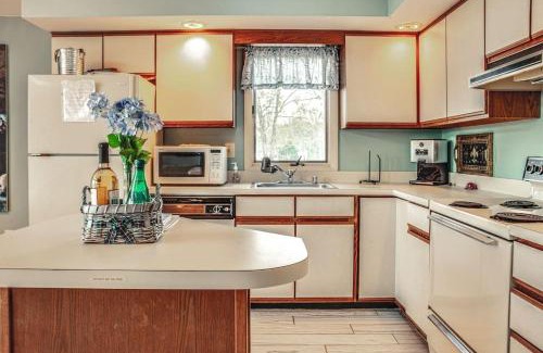 Colonial Beach Casa | Colonial Beach Bay house with views & canoe