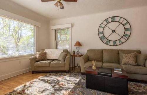 Atascadero Casa | Colonial Cottage Getaway