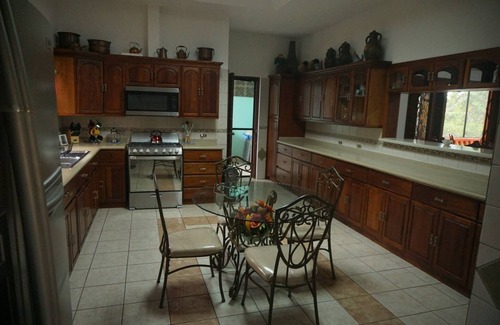 Lago de Apoyo Casa | Elegancia Colonial en el Corazón de Masaya para 8 Huéspedes