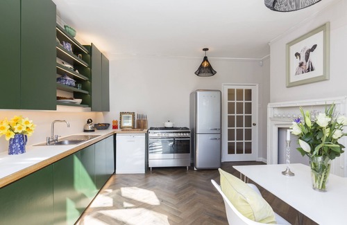 Emsworth Casa | Colonial Home a Stones Throw From the Water with Parking