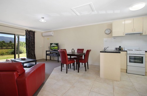 Allans Flat Casa | Colonial Inn Guest Rooms