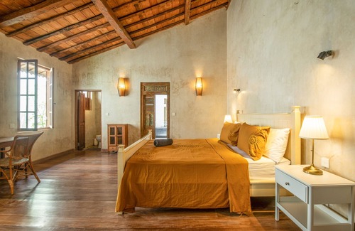 Seminyak Villa | Colonial Style 5BR villa Seminyak centre 5 mins