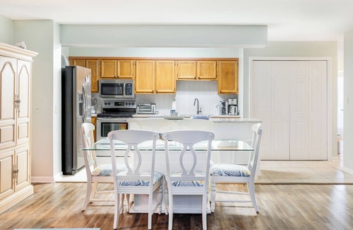 Indian Beach Condominio | Colony By the Sea 307 - Oceanside Condo, 2BR, 2BA, Community Pool!