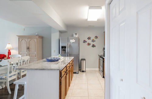 Indian Beach Condominio | Colony By the Sea 307 - Oceanside Condo, 2BR, 2BA, Community Pool!