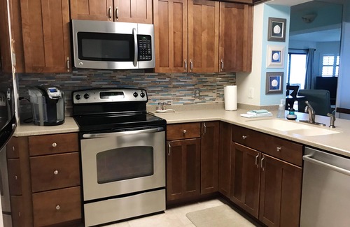 Butler Beach Condominio | Colony Reef 1408, recientemente remodelado, condominio con vista al mar 3BR / 2BA con WiFi privado