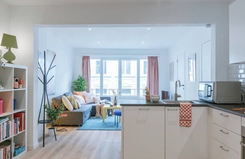 Antwerp Apartamento | Color POP Apartment