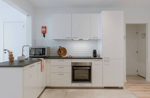 Antwerp Apartamento | Color POP Apartment