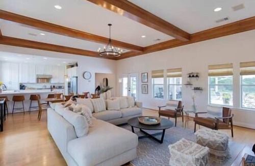 Smithville Casa | Colorado river access, game room & swimming pool