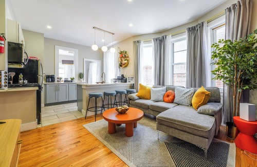 Marion Apartamento | ColorBurst - Brand New 3BD 2BA Duplex in JSQ / 25 min NYC / 7 Min Walk to Trains