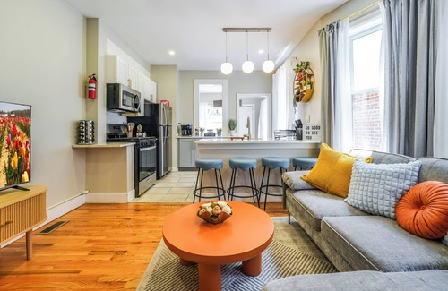 Marion Apartamento | ColorBurst - Brand New 3BD 2BA Duplex in JSQ / 25 min NYC / 7 Min Walk to Trains