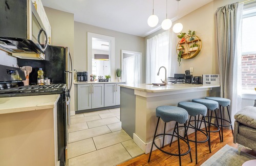 Marion Apartamento | ColorBurst - Brand New 3BD 2BA Duplex in JSQ / 25 min NYC / 7 Min Walk to Trains