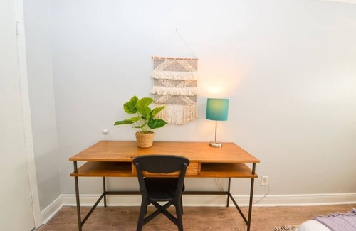 Virginia Park Apartamento | Colorful 2BR by Virginia Park w/Work Desk + Garden
