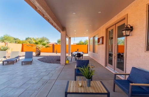 Casa Grande Casa | Colorful 3BR Home /Private, Patio +Pool+Hot Tub