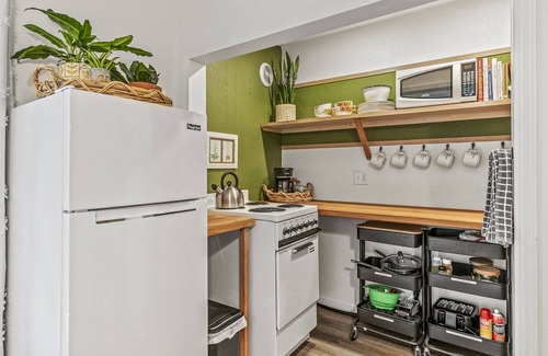 Sherwood - Tualatin North Apartamento | Colorful and Fun Getaway for Four - Unique Northwest Vacation Rentals