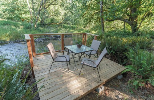 Sherwood - Tualatin North Apartamento | Colorful and Fun Getaway for Four - Unique Northwest Vacation Rentals
