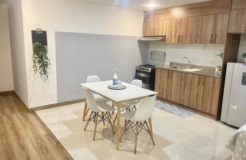 Cuenca Apartamento | [Apartamento Colorido] 4min al Centro + Free parking