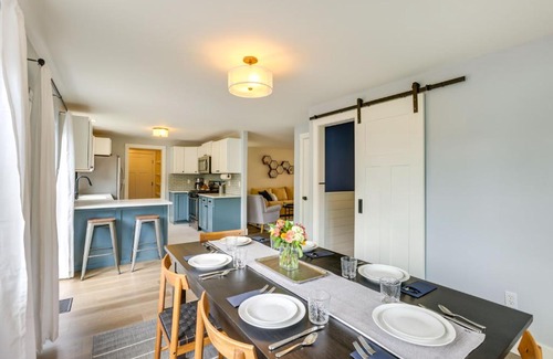 Mountain View District Casa | Colorful Bend Home with Yard and Fire Pit!