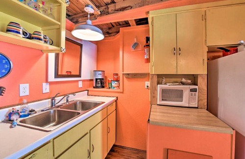 Surfside Beach Casa | Colorful Cottage - 1 Mi to Surfside Beach Access!
