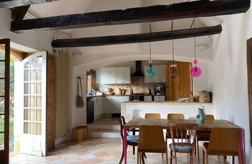 Puy-l'Eveque Casa | Colorful country house with spacious garden, extra-large pool and forest