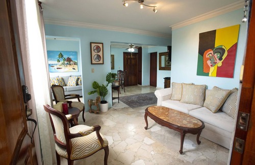 Viejo Arroyo Hondo Apartamento | Colorful, cozy, downtown Santo Domingo