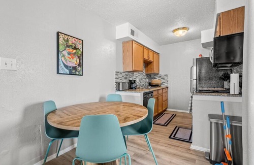 Garland Apartamento | *Colorful Cozy Escape w/ Grill