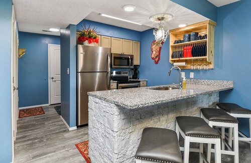 Branson West Apartamento | Colorful, Fun-Filled Condo - 5 Minutes to SDC