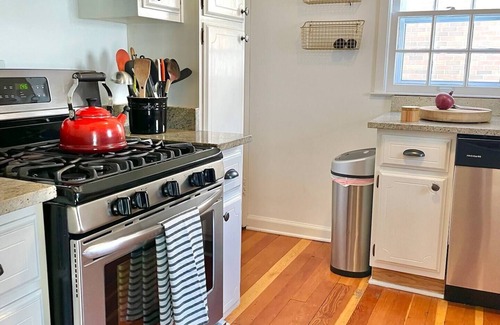 Waveland Park Casa | Colorful & Quiet 3-Bedroom Charmer near Downtown