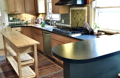 Roseway Casa | Colorful Roseway Bungalow - a classic old Portland charmer!
