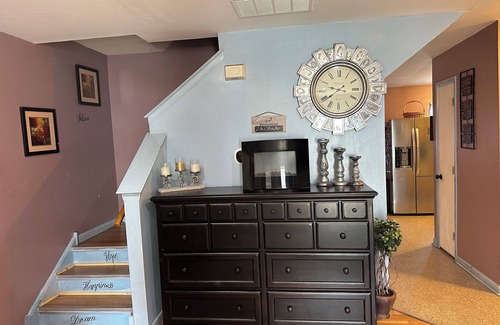 North Philadelphia West Casa | Colorful spacious 3 bedroom house near center