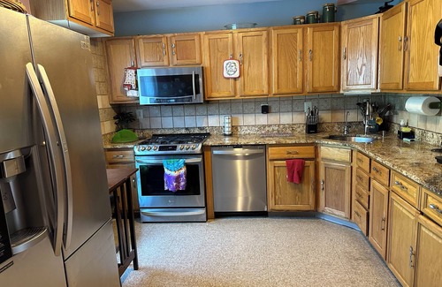 North Philadelphia West Casa | Colorful spacious 3 bedroom house near center