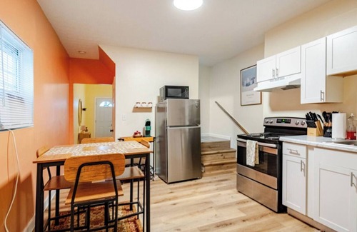 Merion Village Casa | Colorful Townhouse Near Downtown Columbus - Designed for Travel & Work