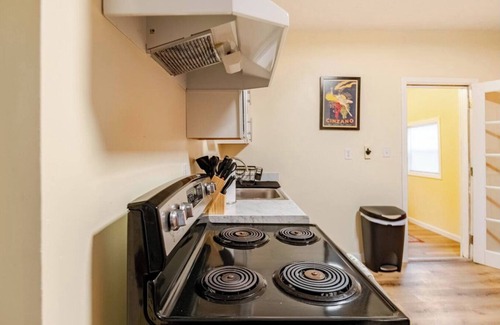 Merion Village Casa | Colorful Townhouse Near Downtown Columbus - Designed for Travel & Work