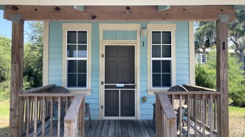 Braden River Casa | Colorful Waterfront Cabin Rentals on the Braden River near Sarasota, Florida