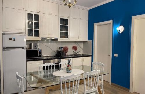 Ishem Apartamento | Colors by the Sea at Lalzi Bay