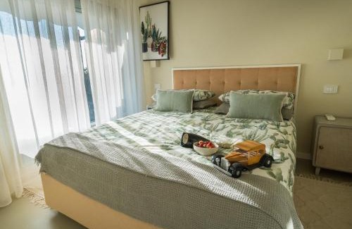Parzanica Apartamento | Colosseo with wonderful lake view and swimming pool