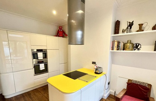 Southville Casa | Colourful 3BD Home With Garden in Southville