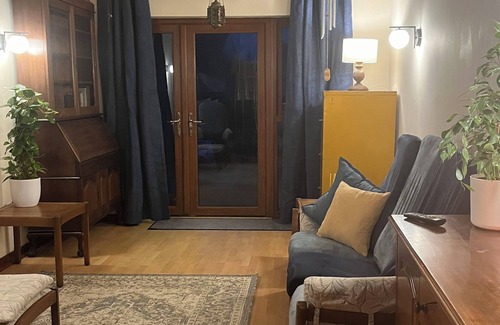 Frome Casa | Colourful and fun 1930s house with 2025 comfort. Lots of space for families!