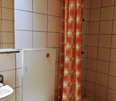 The Docks Casa | Colourful en-suite room in a penthouse on the docks!