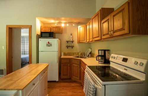 Eureka Casa | Colter Ridge, Two Bedroom Two Bathroom Cozy Cabin, Valley Views, Aveda Products