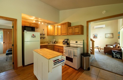 Eureka Casa | Colter Ridge, Two Bedroom Two Bathroom Cozy Cabin, Valley Views, Aveda Products