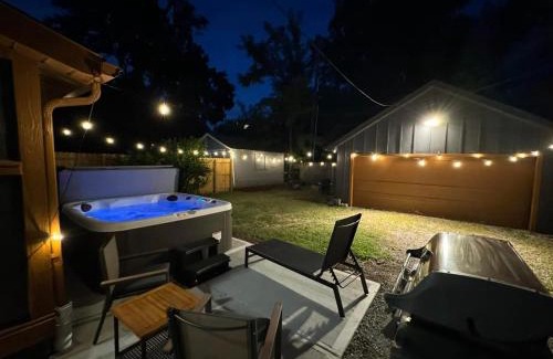Indianapolis Casa | COLTS FALL FESTIVALS! 2 King Suites EV Chger Fire Pit Concerts Hot Tub